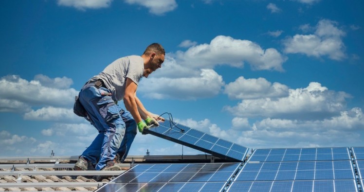 Comment financer vos panneaux solaires avec les aides de l'ANAH en 2024 ?