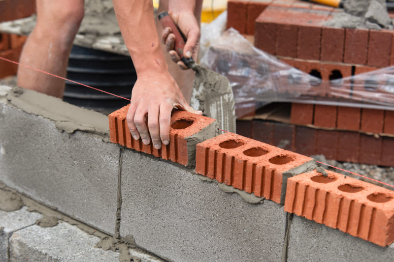 Dénoncer un travail au noir : comment le signaler efficacement